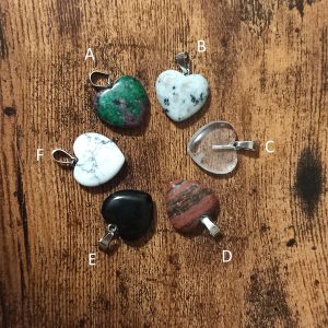 Pendentif cœur en pierre naturelle