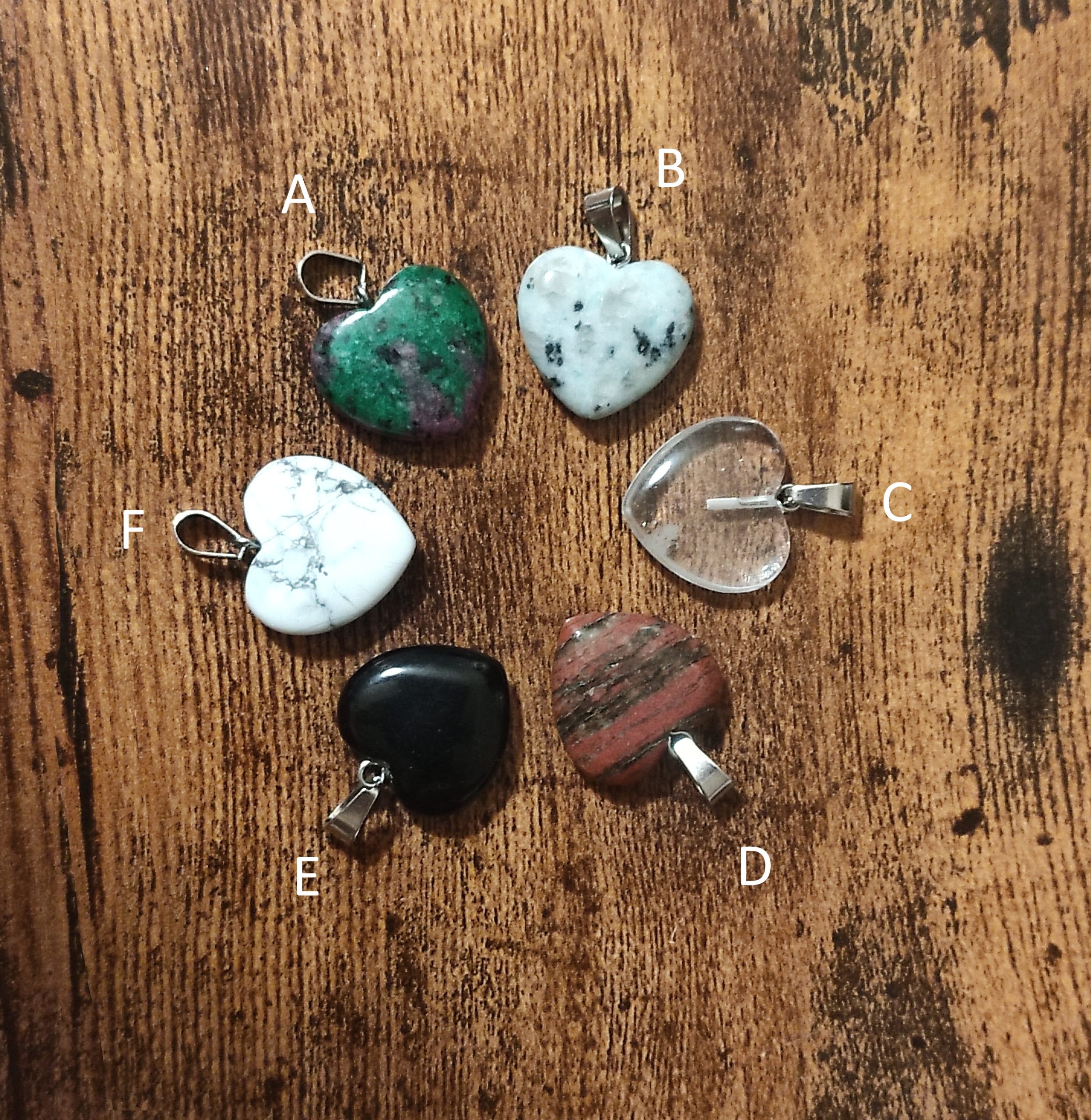 Pendentif cœur en pierre naturelle